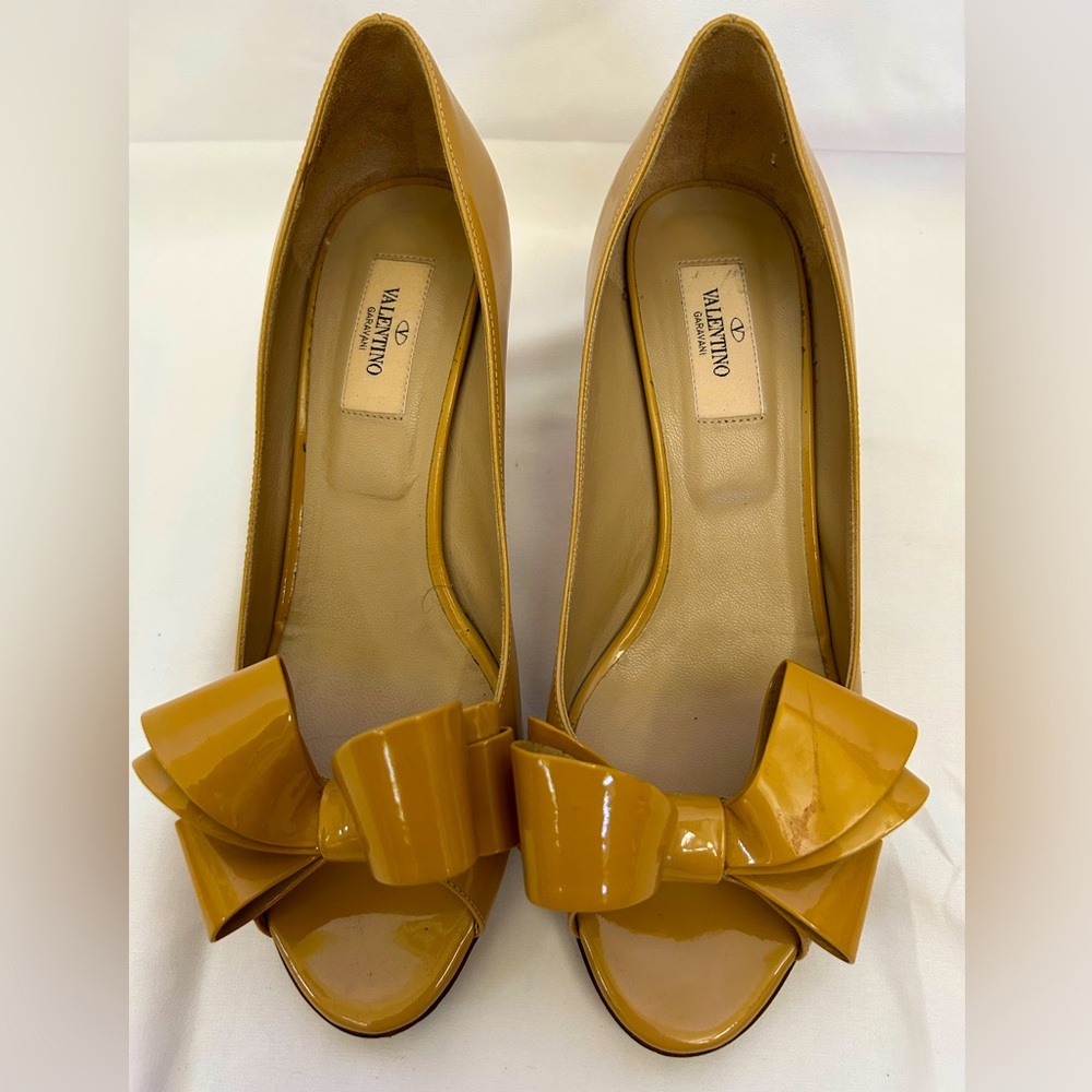 Valentino Leather Bow Accent Pumps